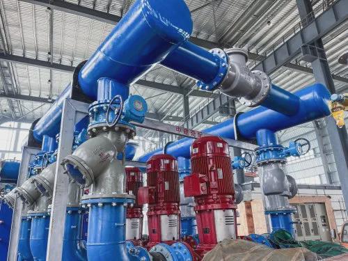 中建五局三公司裝配式機電工廠生產首個換熱泵組模塊